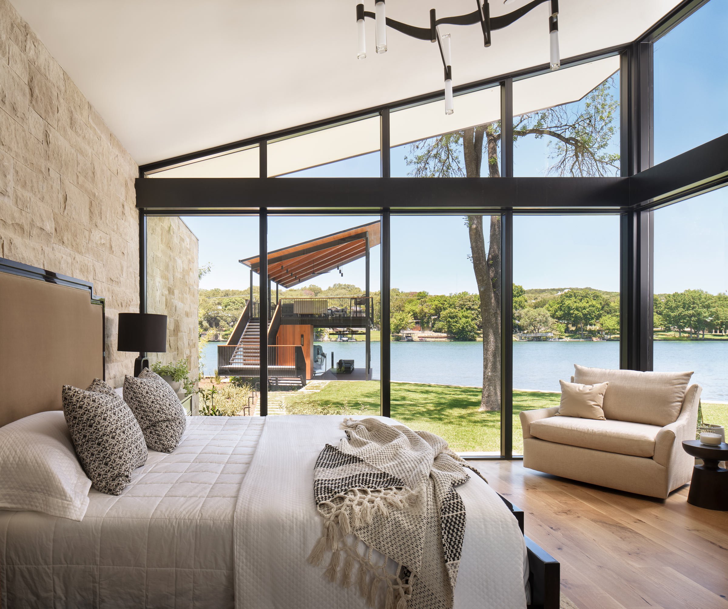 Mountain modern bedroom Truckee interior archicture 